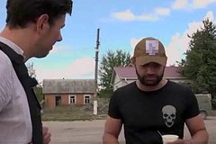 Итальянский журналист показал в эфире военного ВСУ с нацистским знаком