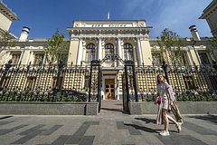 Профицит внешней торговли России вырос при падении импорта